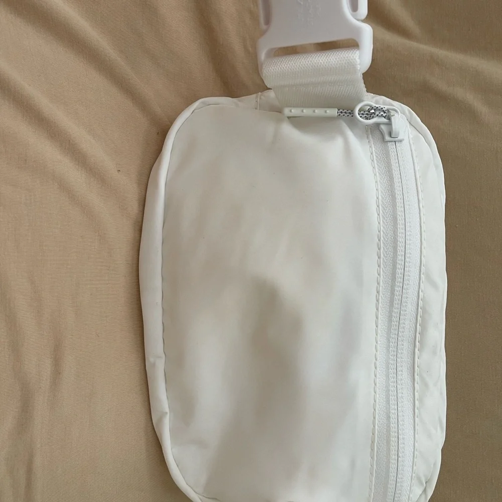 Lululemon Belt Bag - Picture 5 of 10